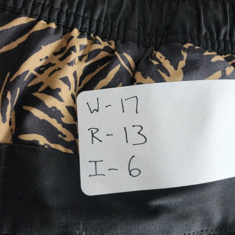 Vuori Trail Shorts 2.0 Mens L Black Tan Palm Print Lined Running